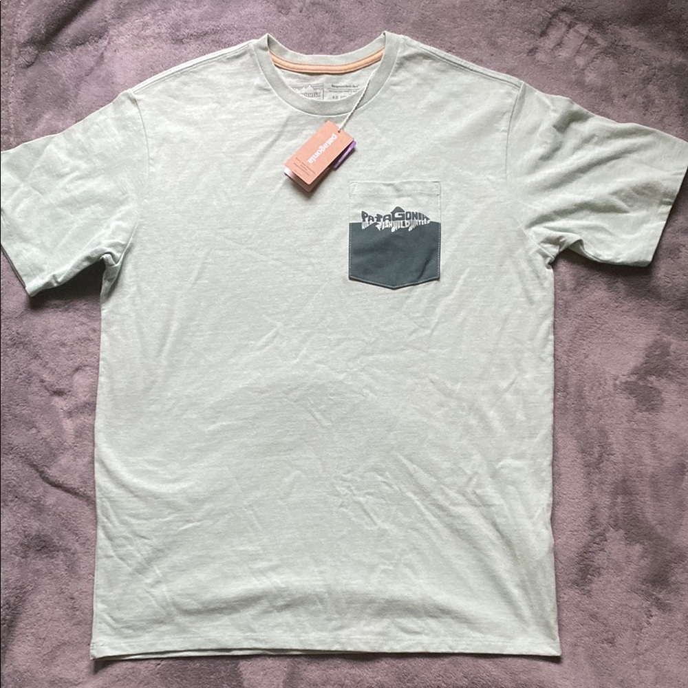 Patagonia Light Green/White Short Sleeve Pocket Tee Essential Comfort - Men’s XS